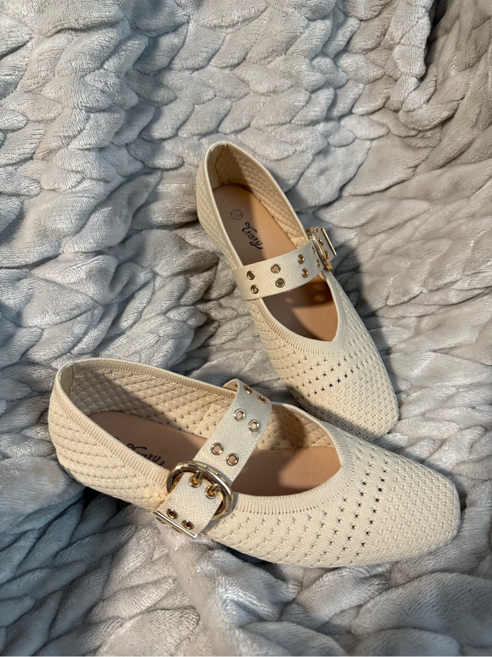Cream Knit Mary Jane Flats Gold Buckle Square Toe Size 7